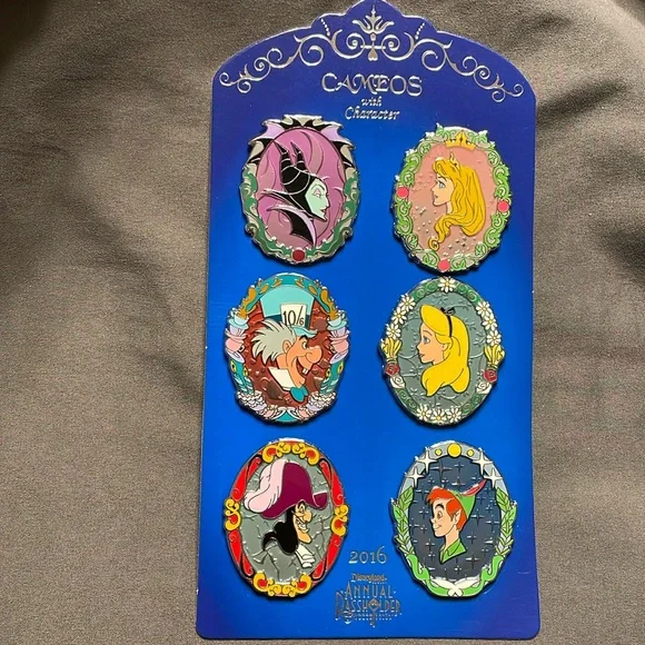 DLR AP Cameos with Character Pin Set - Picture 1 of 3